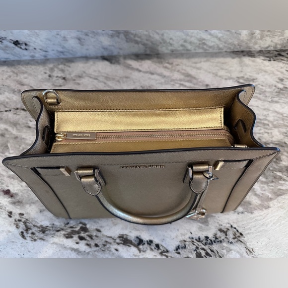 MICHAEL KORS DILLON GOLD MEDIUM EW SATCHEL LEATHER BAG - Picture 6 of 8